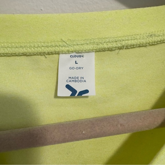 Old Navy NWT Cloud Cropped Athletic Top - Picture 3 of 6